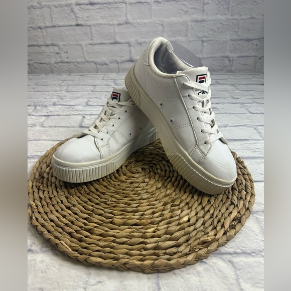 Fila Women's Classic White Leather Fashion Sneakers. Size 8. - Picture 1 of 10
